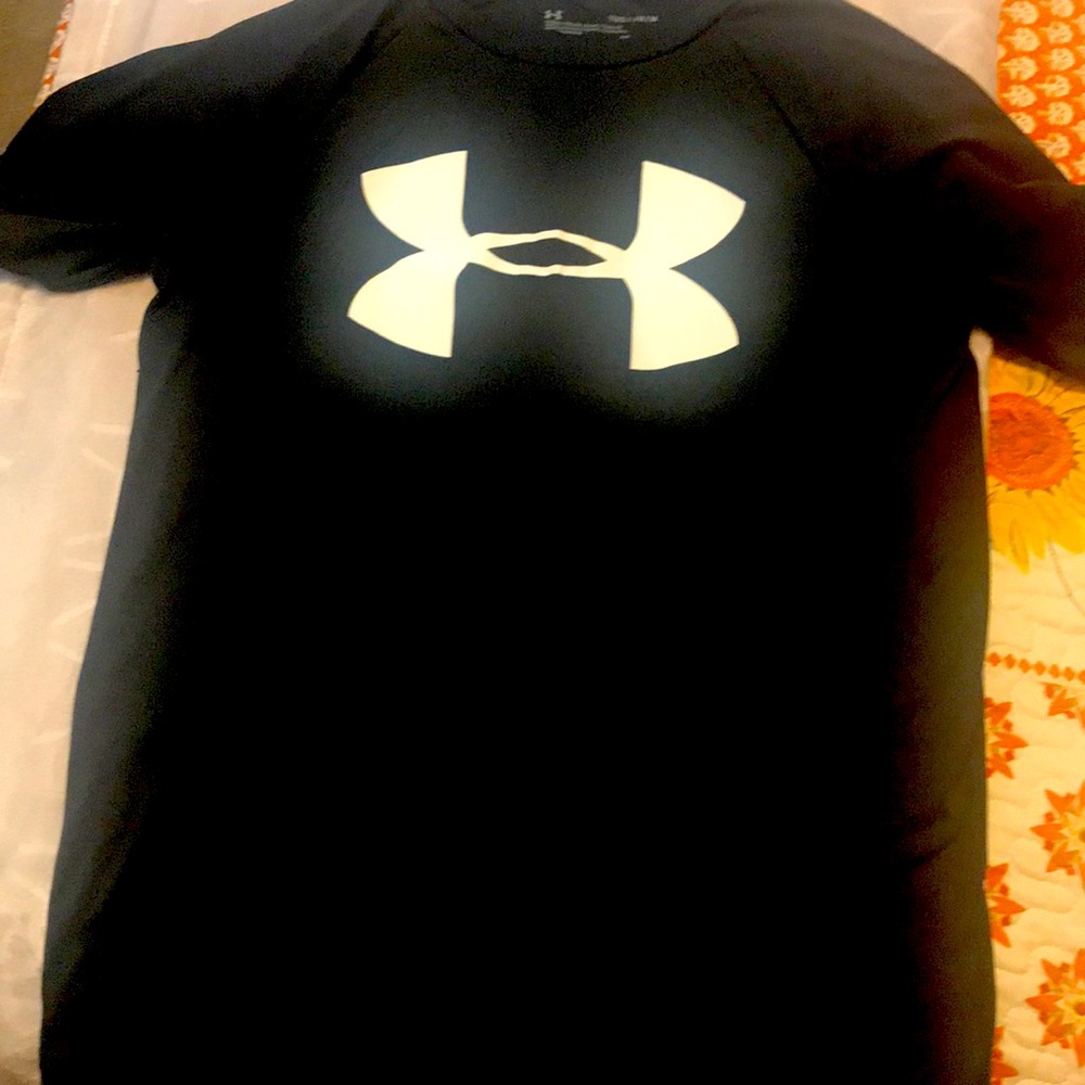 Boys under armor dry fit t-shirt